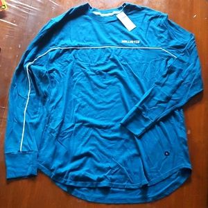 Hollister- long sleeve, curved hem, XL, back-neck logo. NWT. A4.